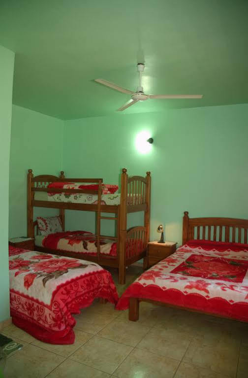 Hostel Peter Pan بويرتو إجوازو المظهر الخارجي الصورة
