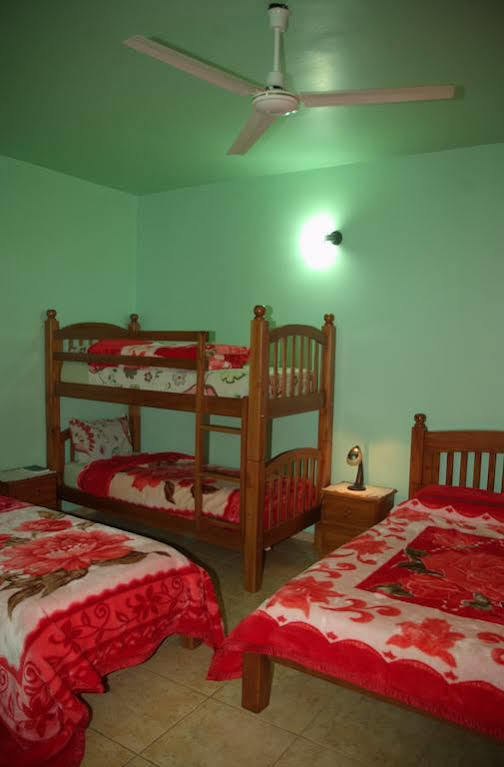 Hostel Peter Pan بويرتو إجوازو المظهر الخارجي الصورة